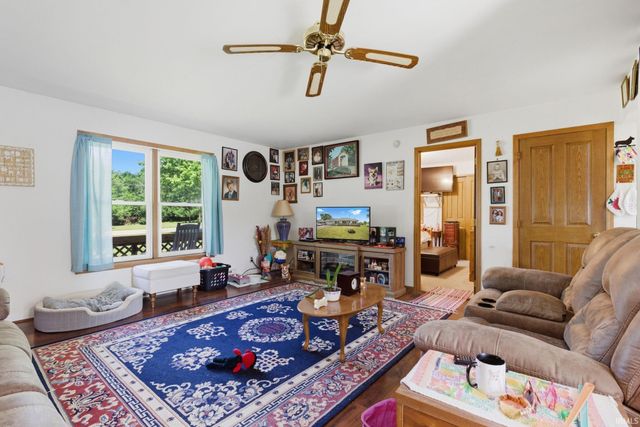 855 S 8th Street, Upland, IN 46989