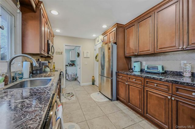 1599 Feureisen Avenue, Bohemia, NY 11716