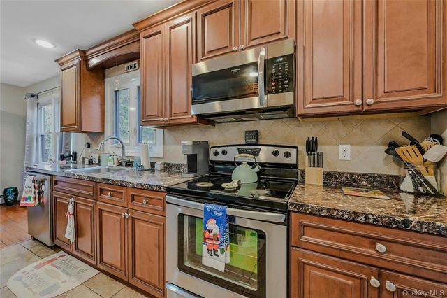 1599 Feureisen Avenue, Bohemia, NY 11716