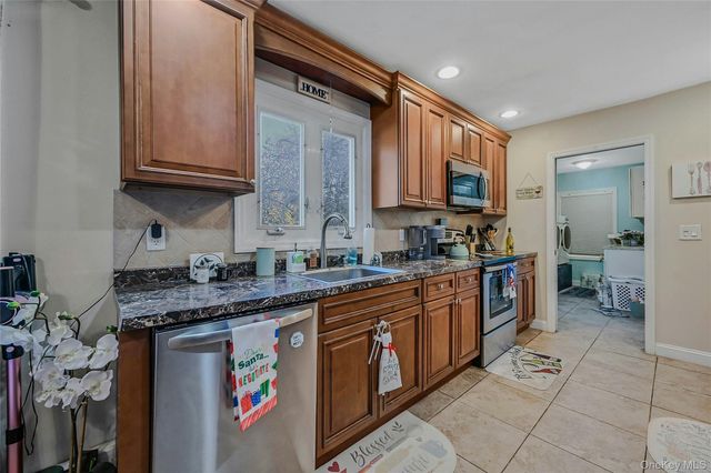 1599 Feureisen Avenue, Bohemia, NY 11716