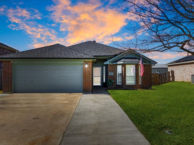 605 Waterford Street, Farmersville, TX 75442