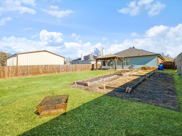 605 Waterford Street, Farmersville, TX 75442