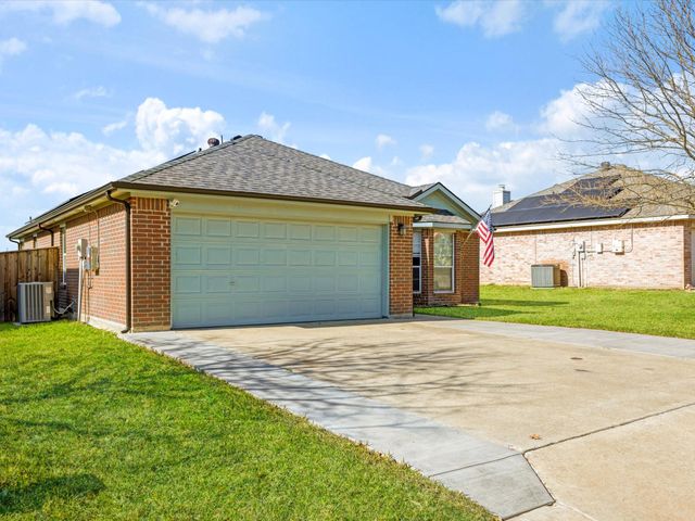 605 Waterford Street, Farmersville, TX 75442