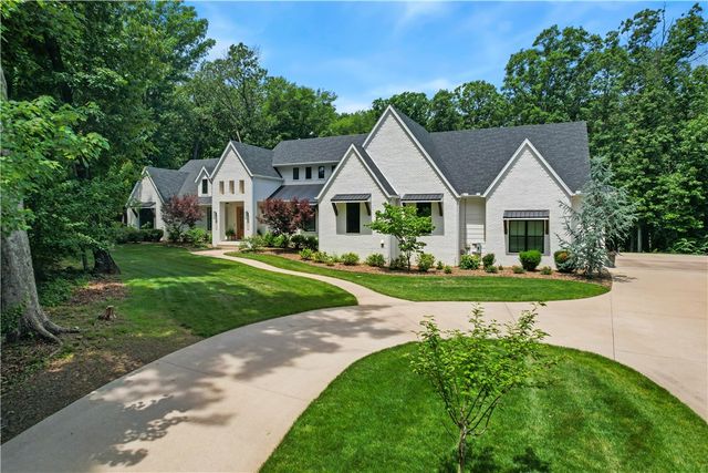 1656 E Bowen Boulevard, Fayetteville, AR 72703