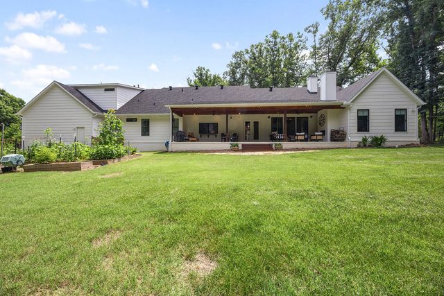 1656 E Bowen Boulevard, Fayetteville, AR 72703