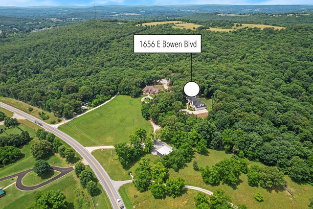 1656 E Bowen Boulevard, Fayetteville, AR 72703