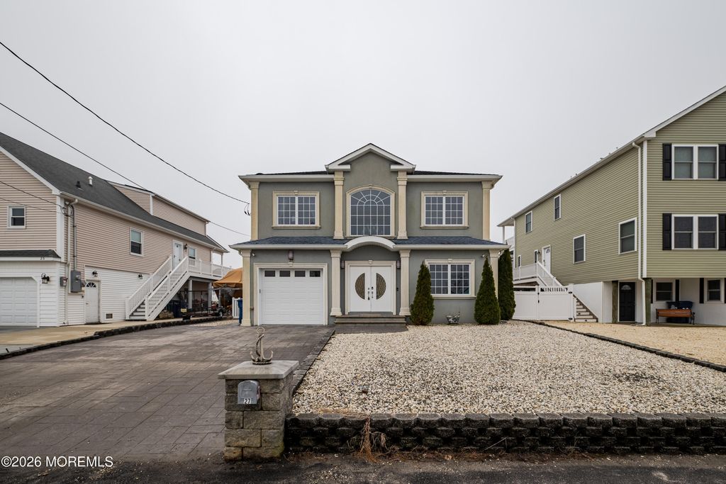 27 W Mohawk Drive, Little Egg Harbor, NJ 08087