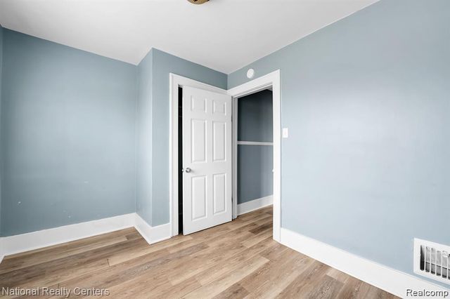 39 E Brockton Avenue, Madison Heights, MI 48071