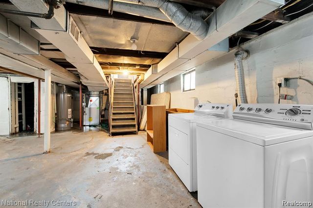 39 E Brockton Avenue, Madison Heights, MI 48071