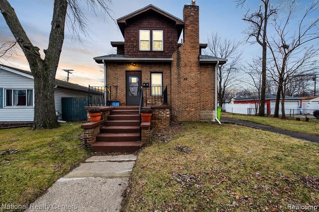 39 E Brockton Avenue, Madison Heights, MI 48071
