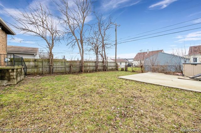 39 E Brockton Avenue, Madison Heights, MI 48071