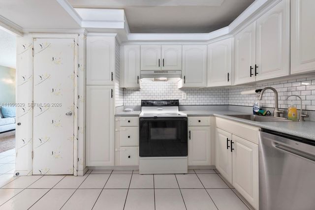 3161 S Ocean Dr 809, Hallandale Beach, FL 33009