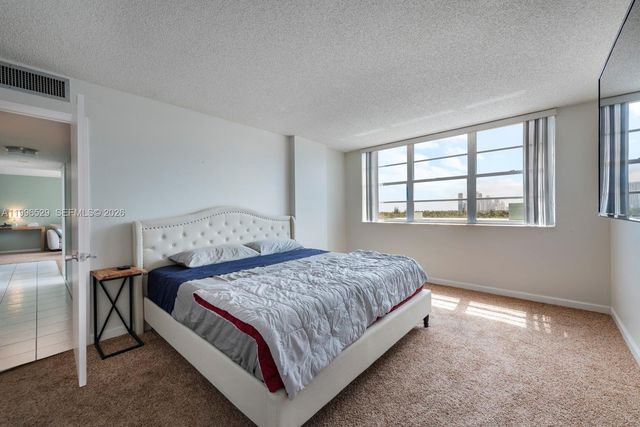 3161 S Ocean Dr 809, Hallandale Beach, FL 33009