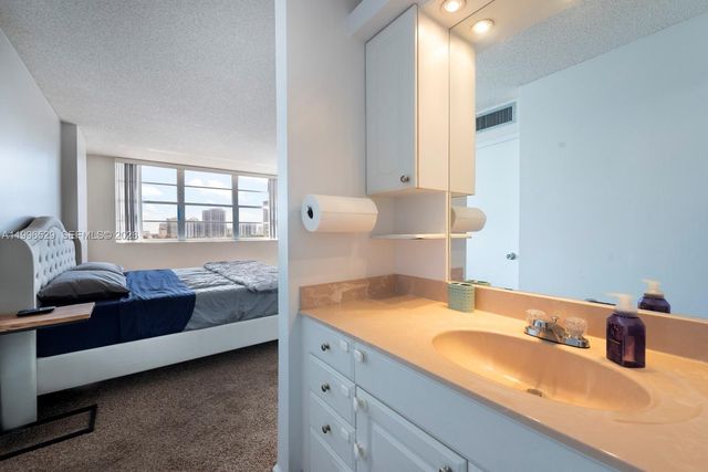 3161 S Ocean Dr 809, Hallandale Beach, FL 33009