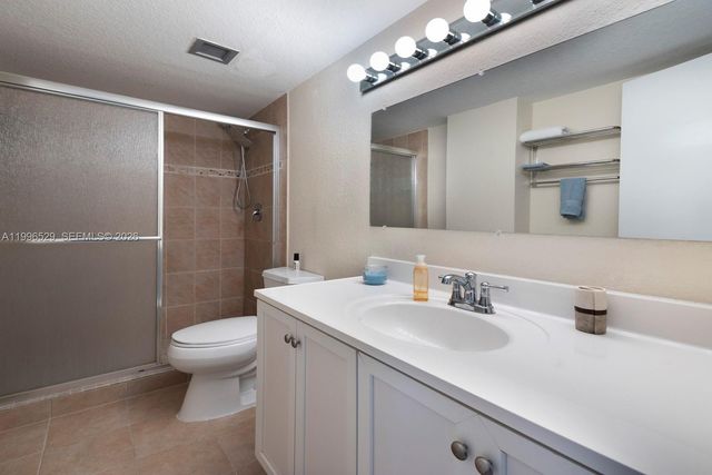 3161 S Ocean Dr 809, Hallandale Beach, FL 33009