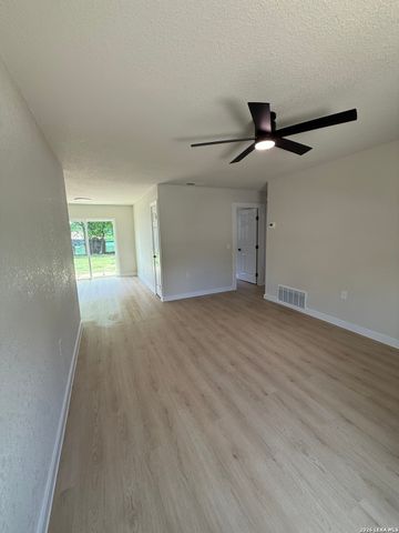 4635 AVENIDA PRIMA ST, San Antonio, TX 78233