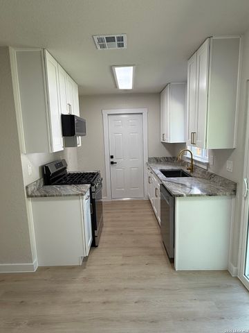 4635 AVENIDA PRIMA ST, San Antonio, TX 78233