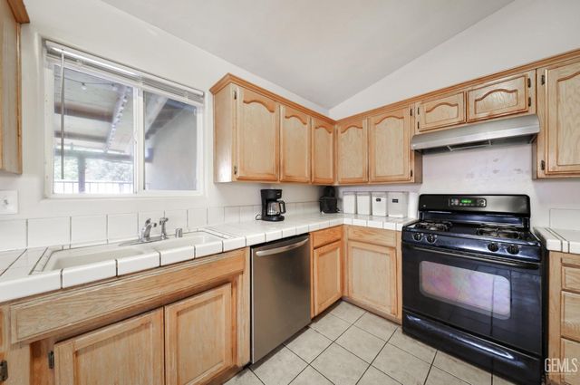 6411 Ringsdale Court, Bakersfield, CA 93313