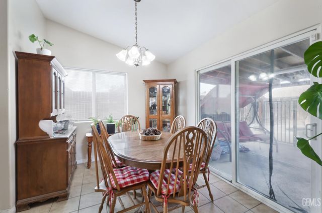 6411 Ringsdale Court, Bakersfield, CA 93313