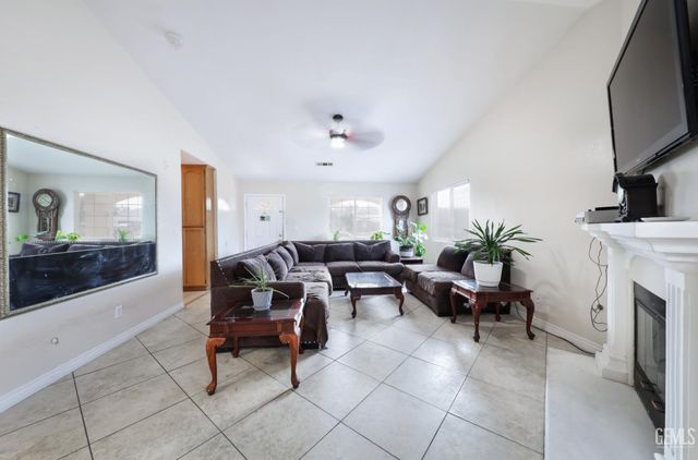 6411 Ringsdale Court, Bakersfield, CA 93313