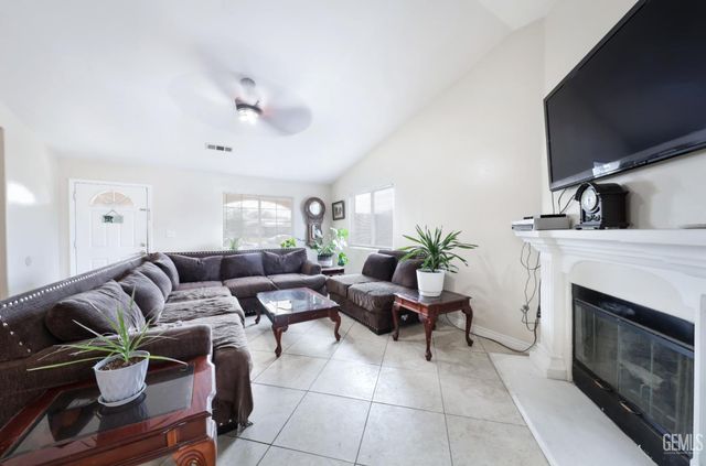 6411 Ringsdale Court, Bakersfield, CA 93313