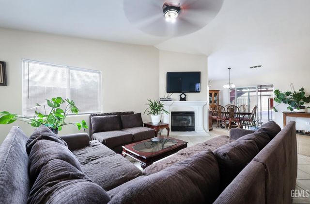 6411 Ringsdale Court, Bakersfield, CA 93313