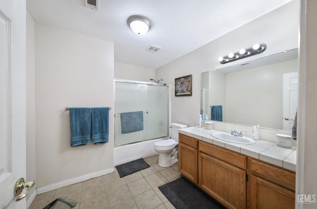 6411 Ringsdale Court, Bakersfield, CA 93313
