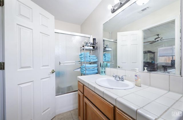 6411 Ringsdale Court, Bakersfield, CA 93313
