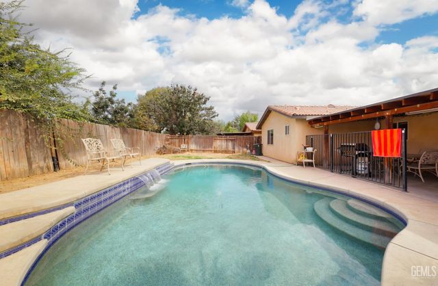 6411 Ringsdale Court, Bakersfield, CA 93313
