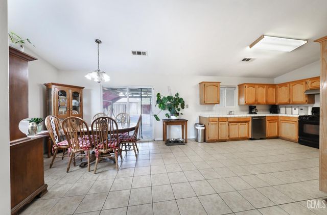 6411 Ringsdale Court, Bakersfield, CA 93313