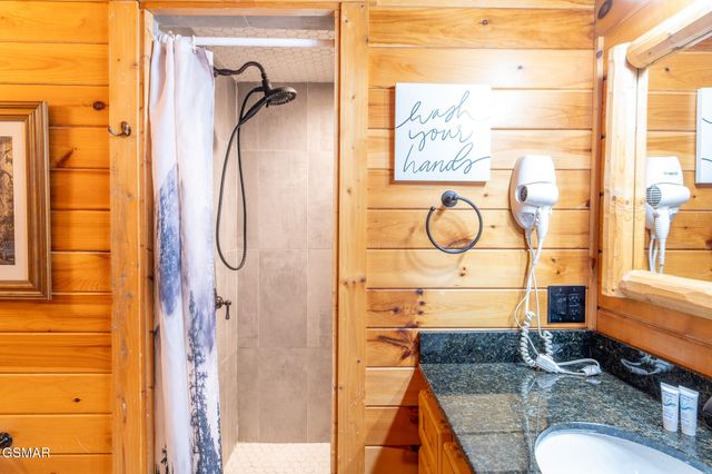 167 White Oak Resort Way, Gatlinburg, TN 37738