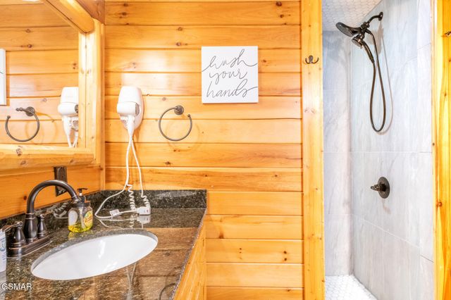 167 White Oak Resort Way, Gatlinburg, TN 37738