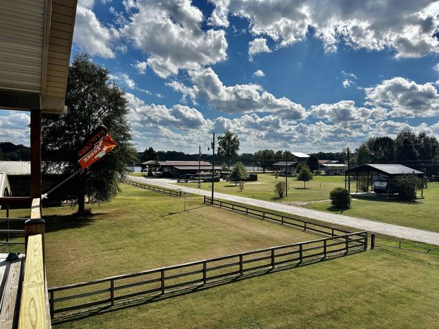 3060 CATFISH LN, Crump, TN 38327