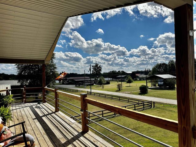 3060 CATFISH LN, Crump, TN 38327