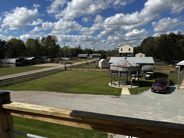 3060 CATFISH LN, Crump, TN 38327