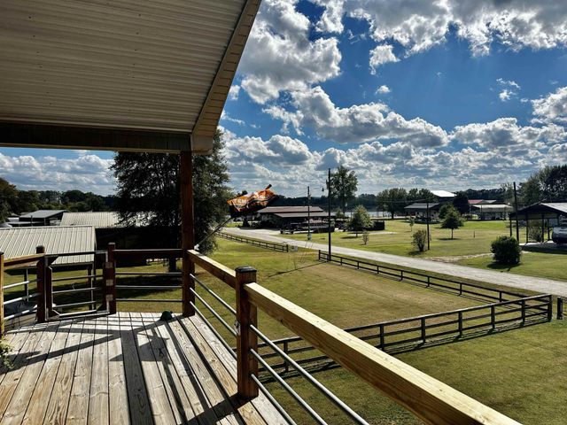 3060 CATFISH LN, Crump, TN 38327