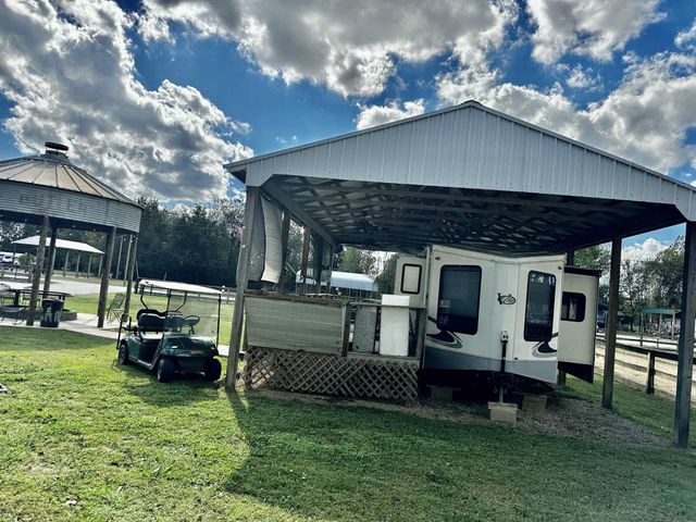 3060 CATFISH LN, Crump, TN 38327