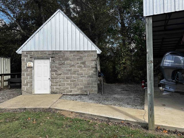 3060 CATFISH LN, Crump, TN 38327