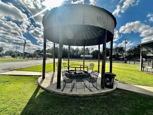 3060 CATFISH LN, Crump, TN 38327