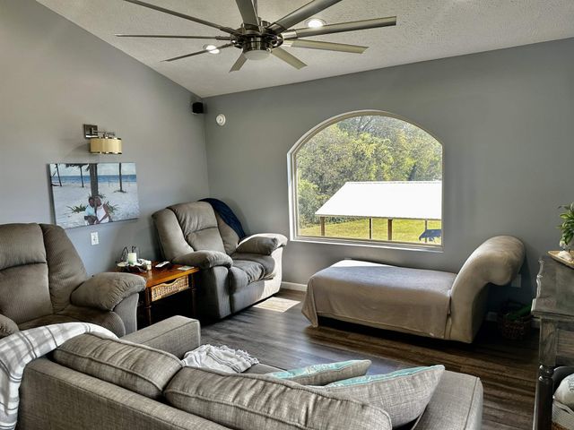 3060 CATFISH LN, Crump, TN 38327