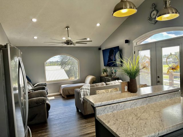 3060 CATFISH LN, Crump, TN 38327