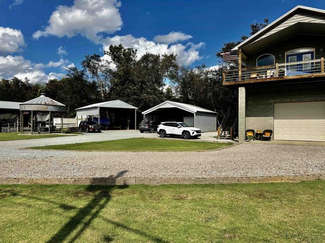 3060 CATFISH LN, Crump, TN 38327