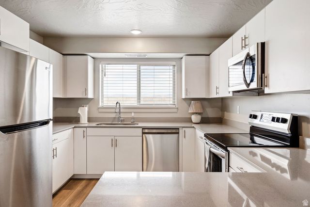 228 N LONE ROCK DR, Hurricane, UT 84737