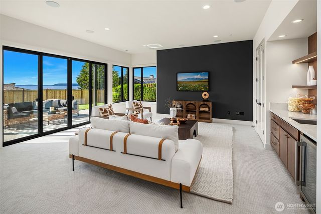 17626 Talbot Road, Edmonds, WA 98026