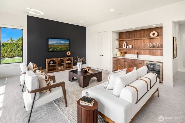 17626 Talbot Road, Edmonds, WA 98026