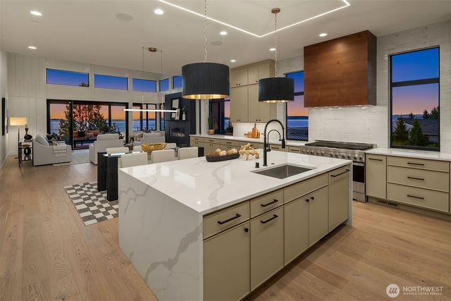 17626 Talbot Road, Edmonds, WA 98026