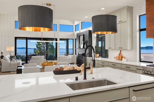 17626 Talbot Road, Edmonds, WA 98026