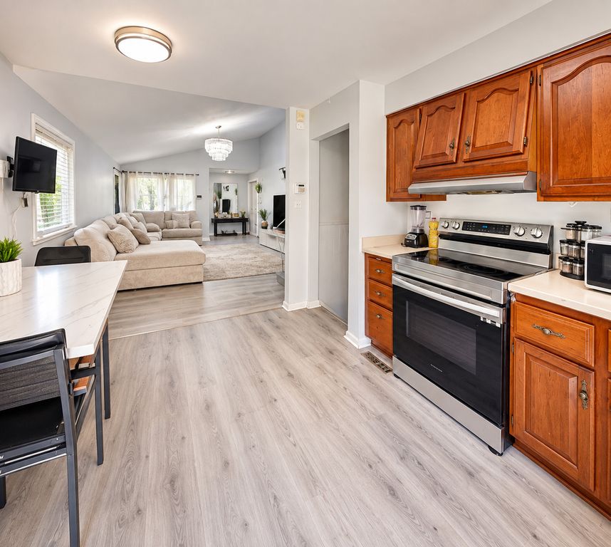 7909 W 93rd Street, Hickory Hills, IL 60457 — photo 5