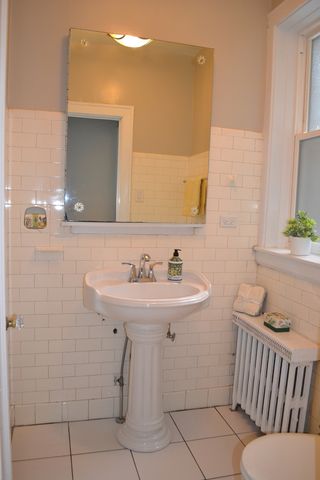 1055 W North Shore Avenue 1W, Chicago, IL 60626