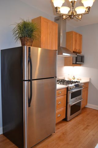 1055 W North Shore Avenue 1W, Chicago, IL 60626